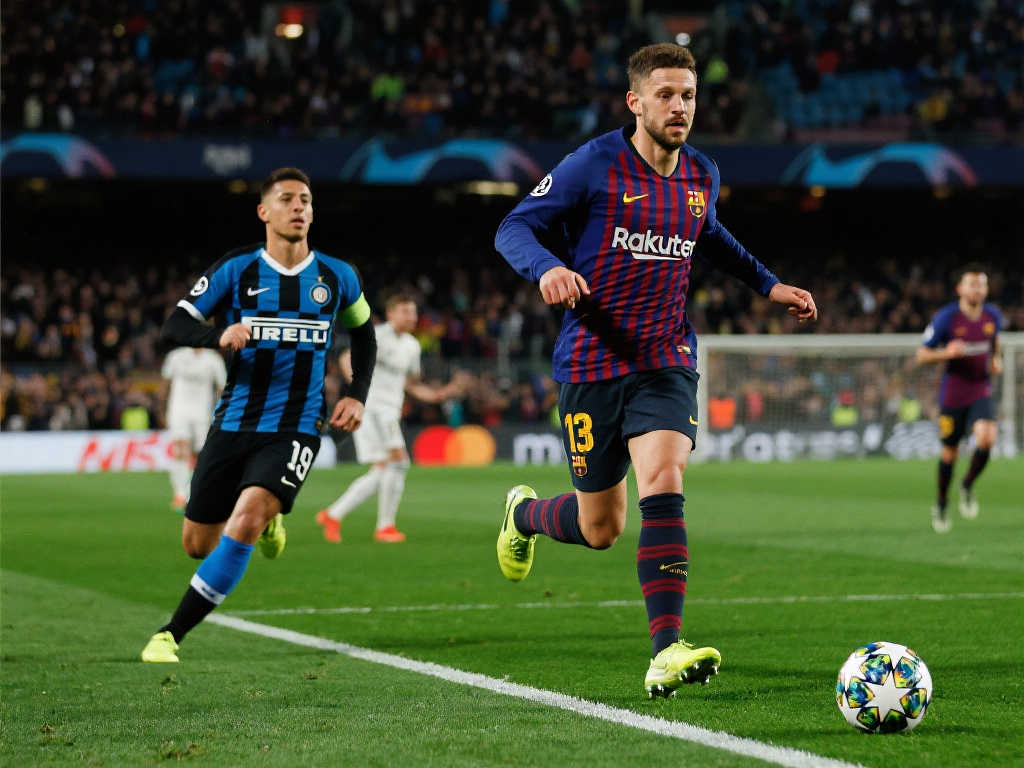 他讓我們相 他讓我們相